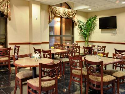 Holiday Express & - Memorial Park Area By Ihg Hotel