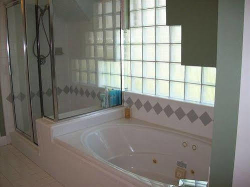 Bed & Breakfast Modern Houston