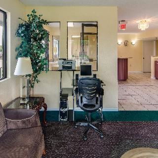 Rodeway & Hwy 290 Nw Hotel