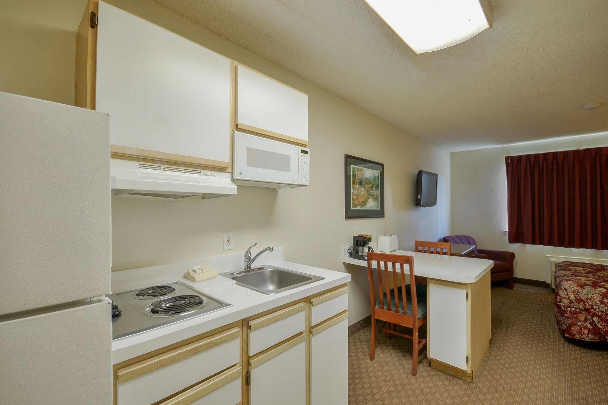 Intown Extended Select Tx - Brookhollow Hotel
