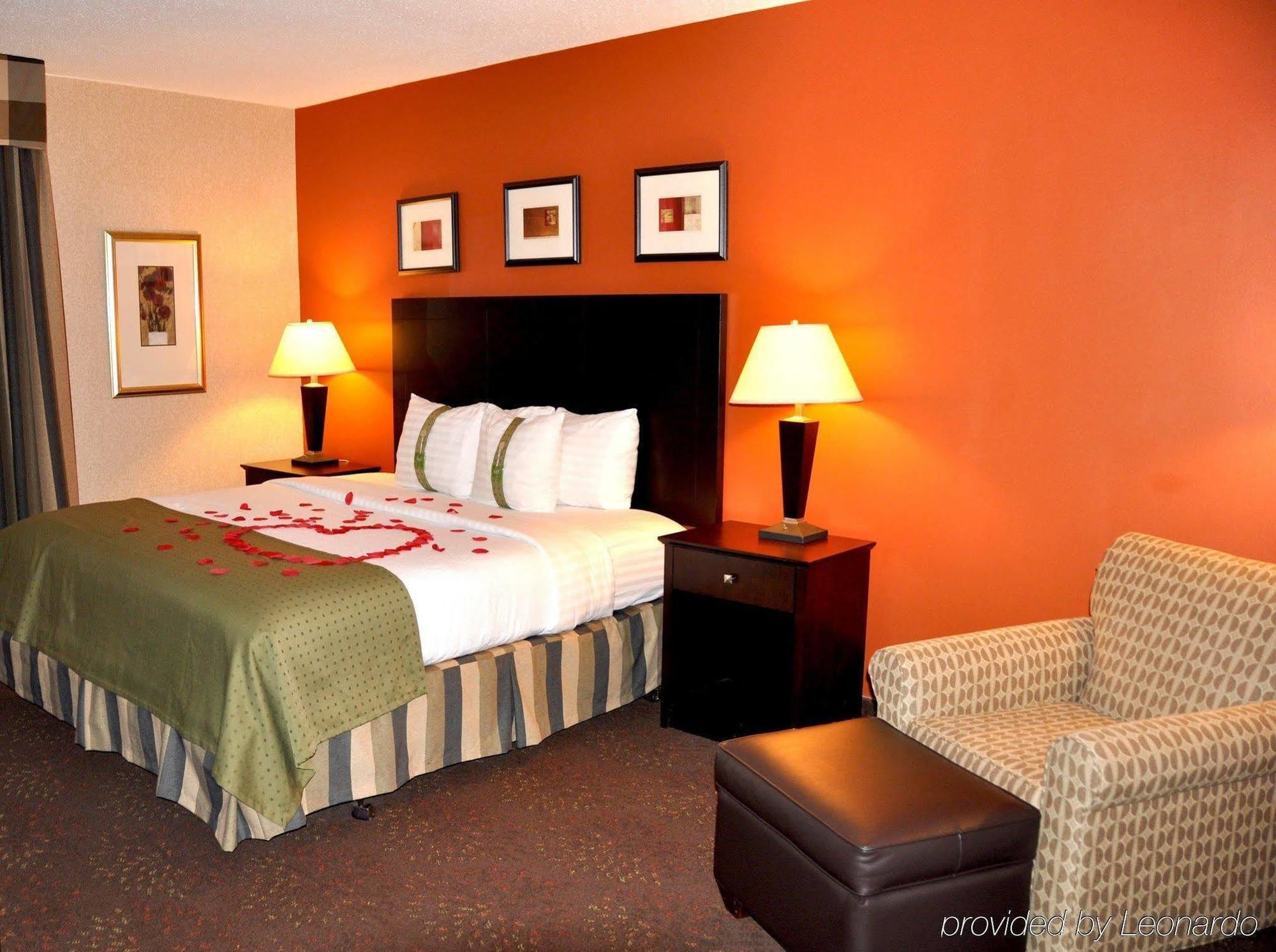 Wyndham Garden Willowbrook Hotel