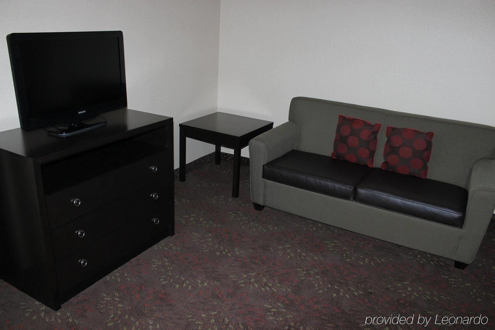 Wyndham Garden Willowbrook Hotel