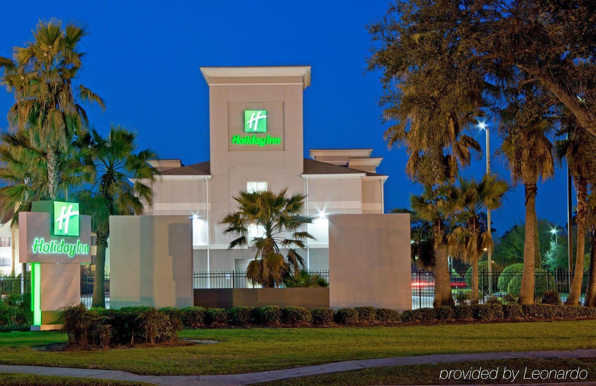 Wyndham Garden Willowbrook Hotel
