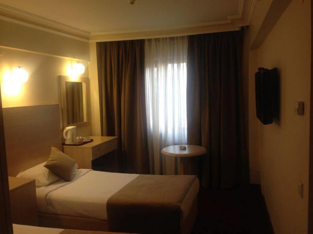 Hotel 6 - I-10 East