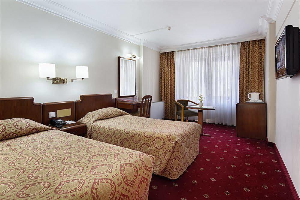 6 - I-10 East Hotel