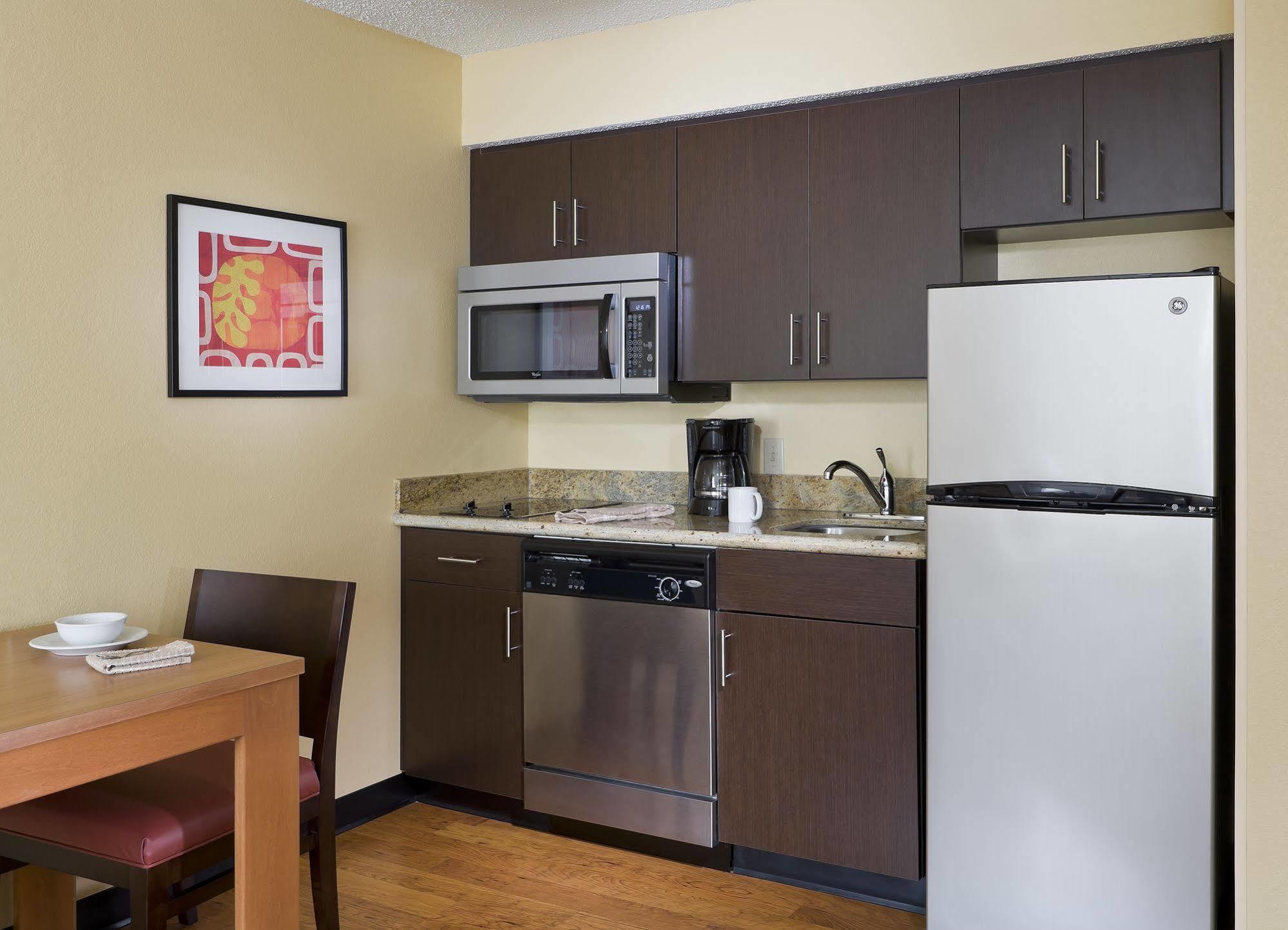 Sonesta Simply Brookhollow Hotel