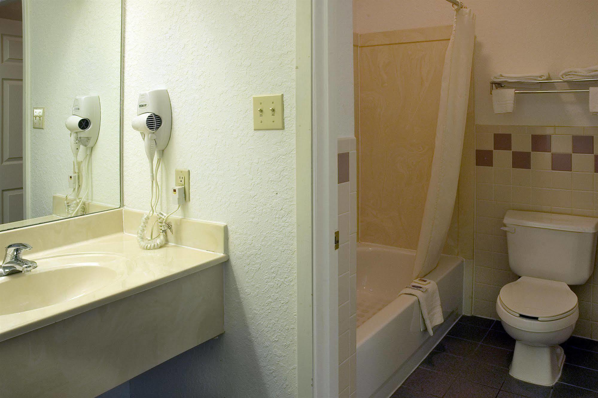 Motel Budget Host Hempstead Brookhollow/energy Corridor