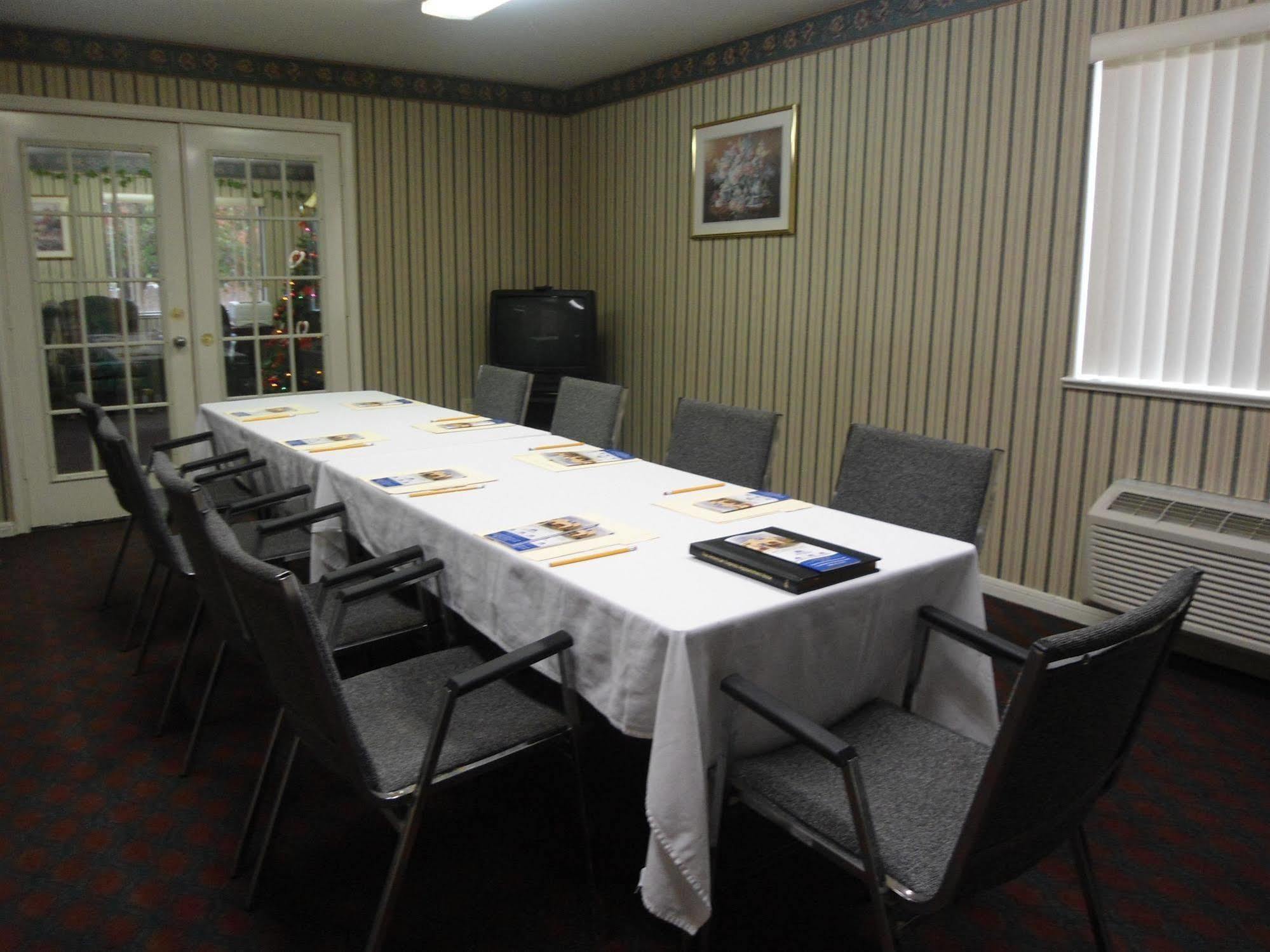 Americas Value And Houston/northwest Brookhollow Motel