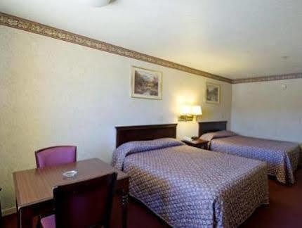 Americas Value And Houston/northwest Brookhollow Motel 2*