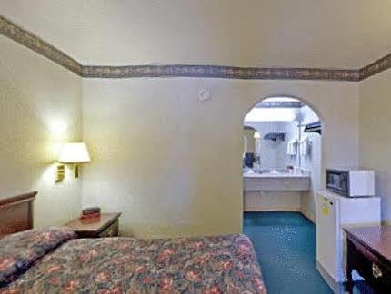 Americas Value And Houston/northwest Brookhollow Motel