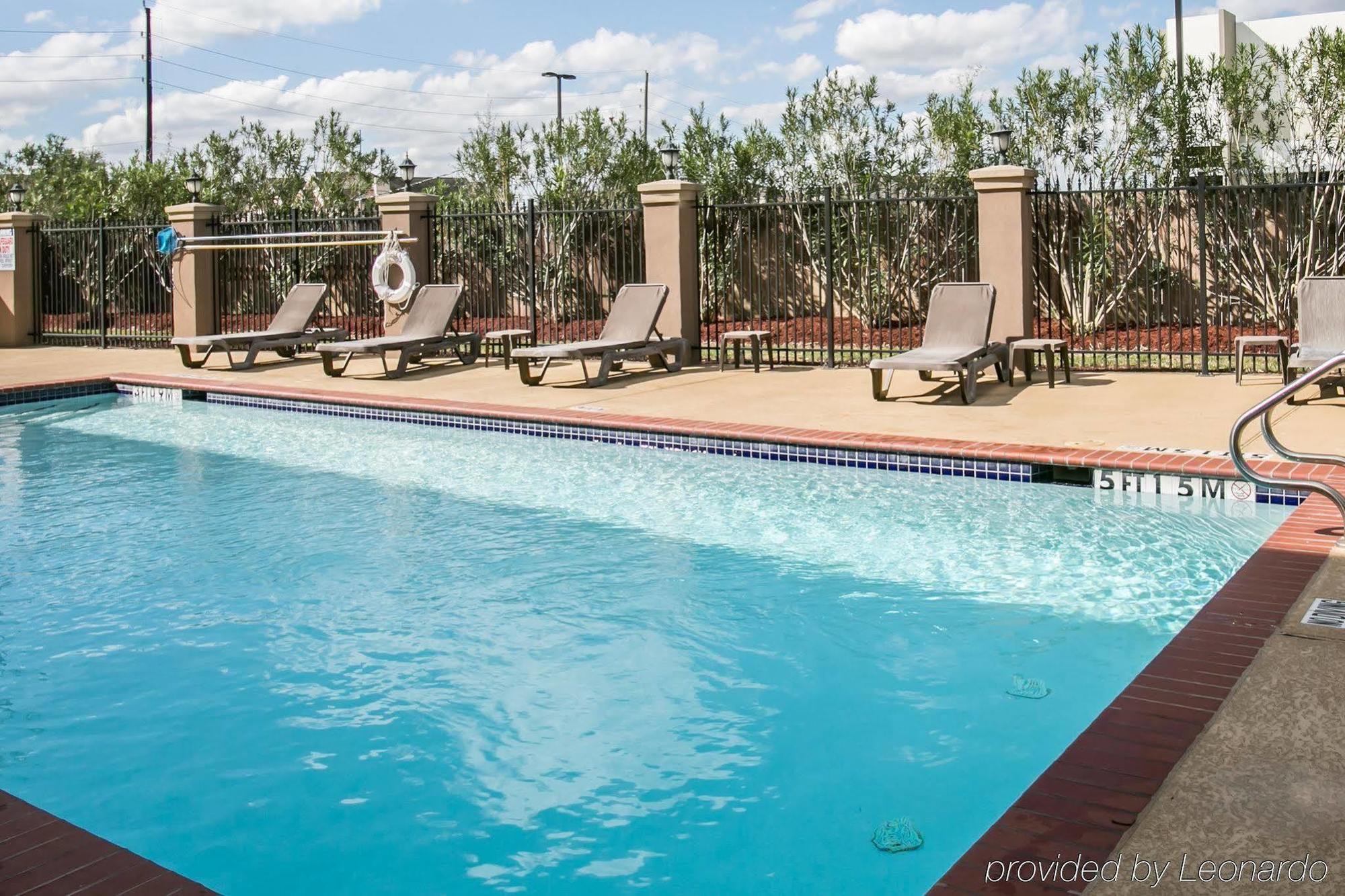 Hotel Restwell & I-45 North Houston