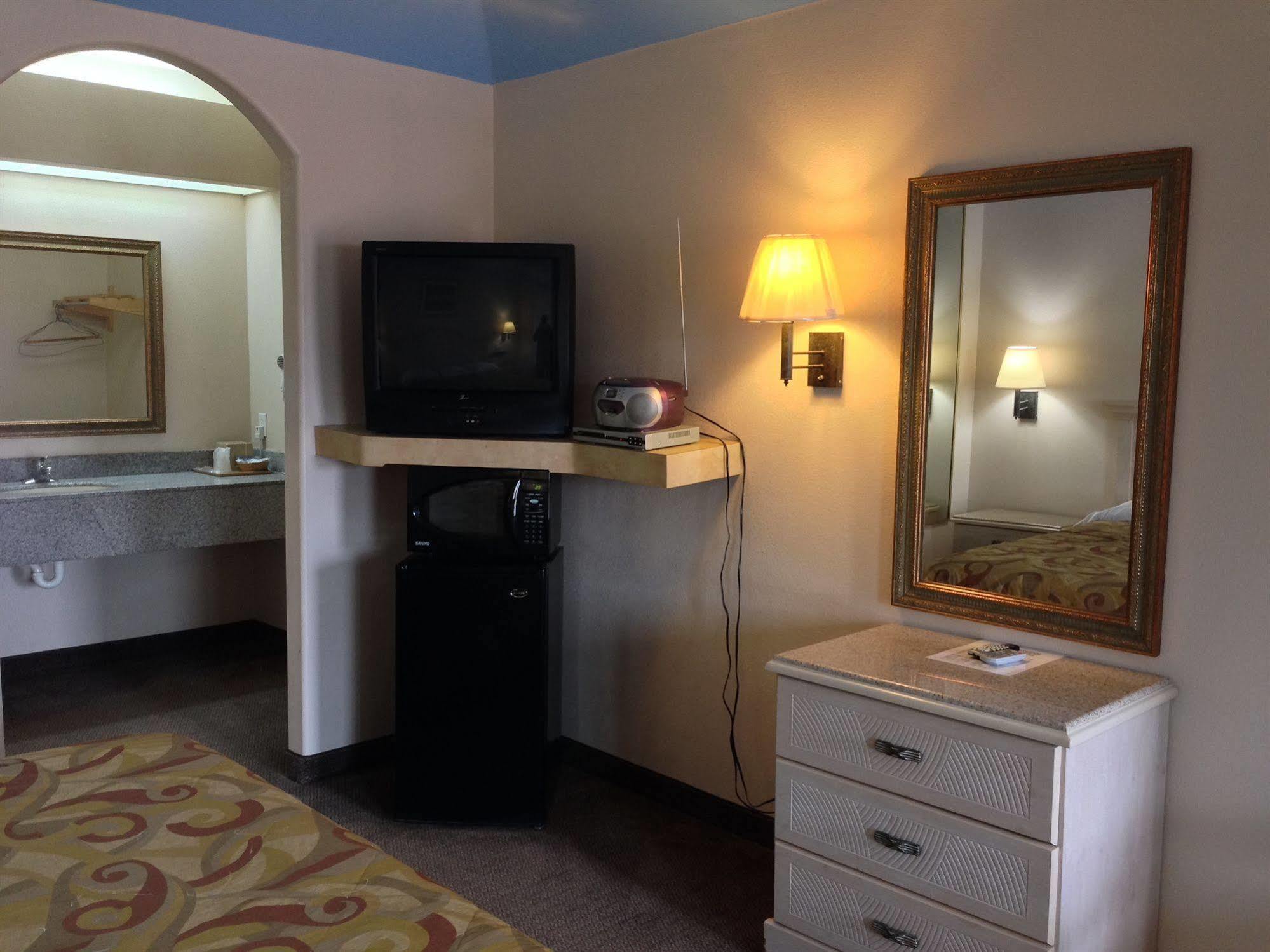 Hotel Camelot And Mccarty