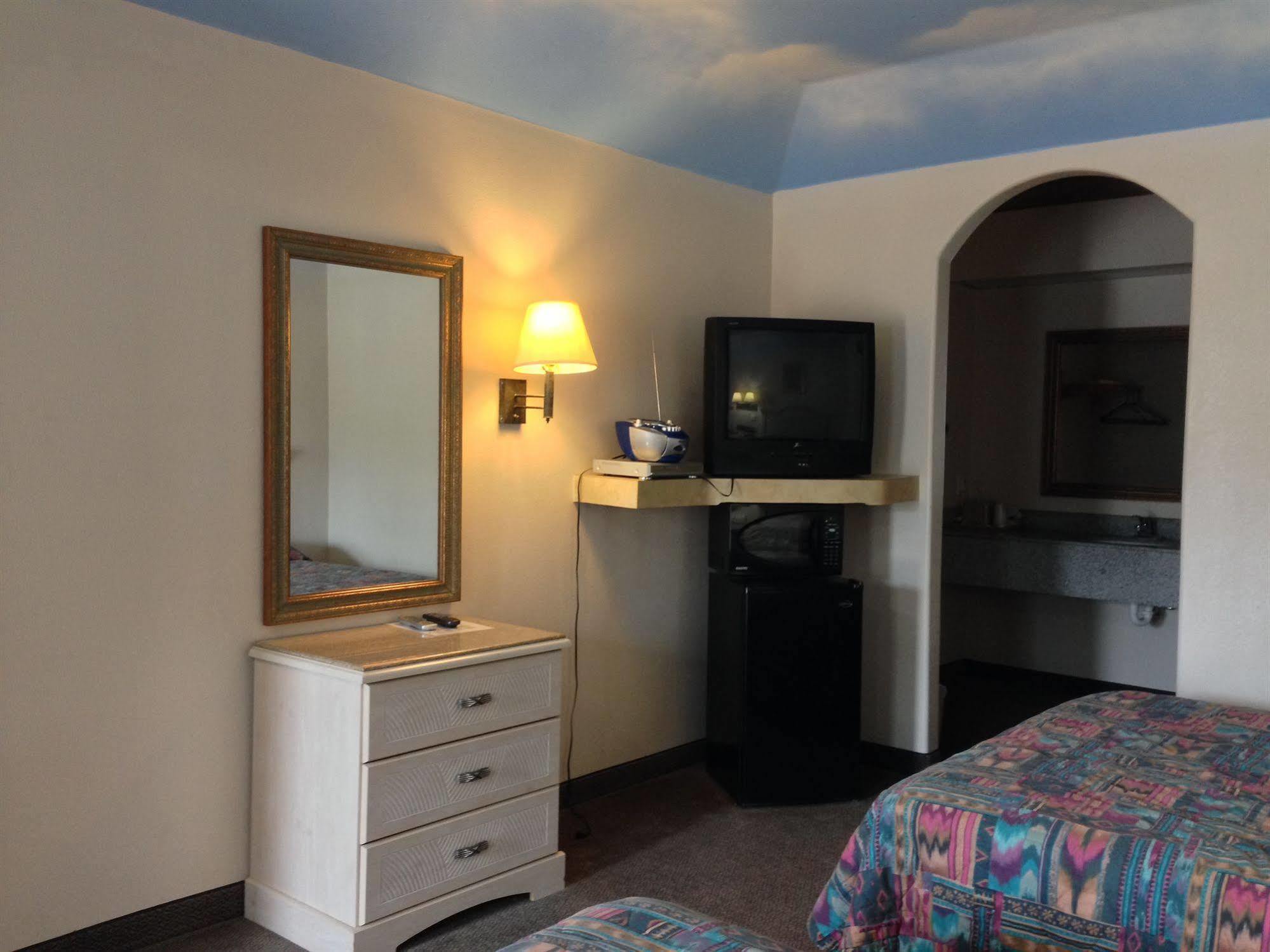 Camelot And Mccarty Hotel 2*