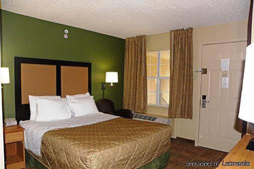 Extended America - - Willowbrook Hotel 2*