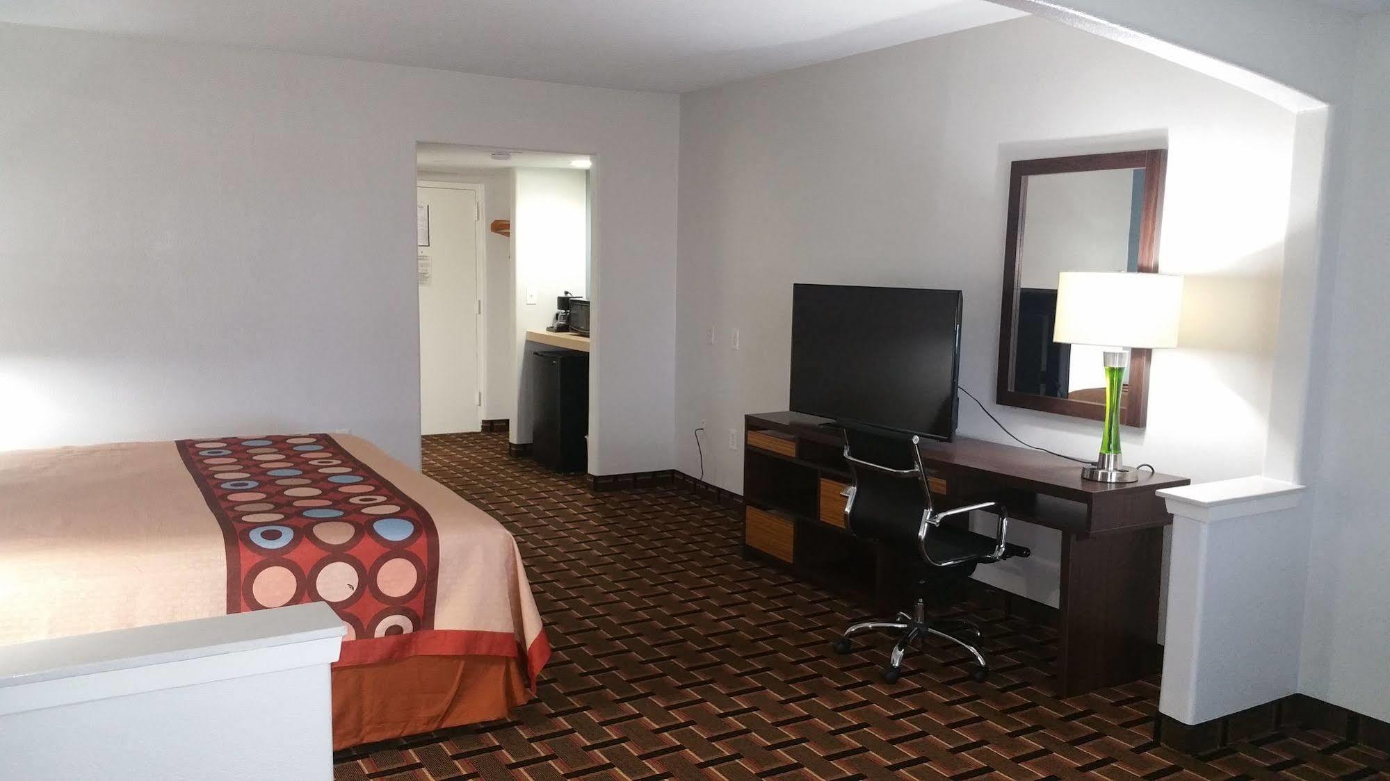 Quality Hobby Airport Hotel 2*