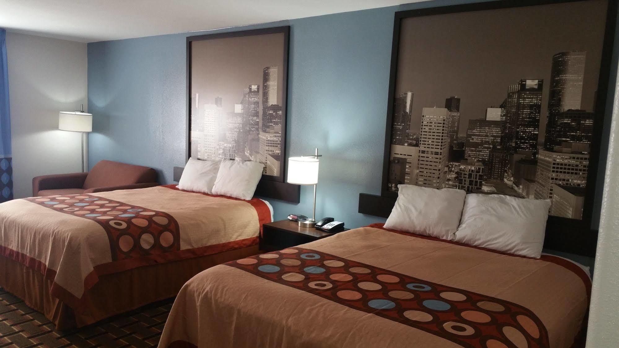 Hotel Quality Hobby Airport 2*