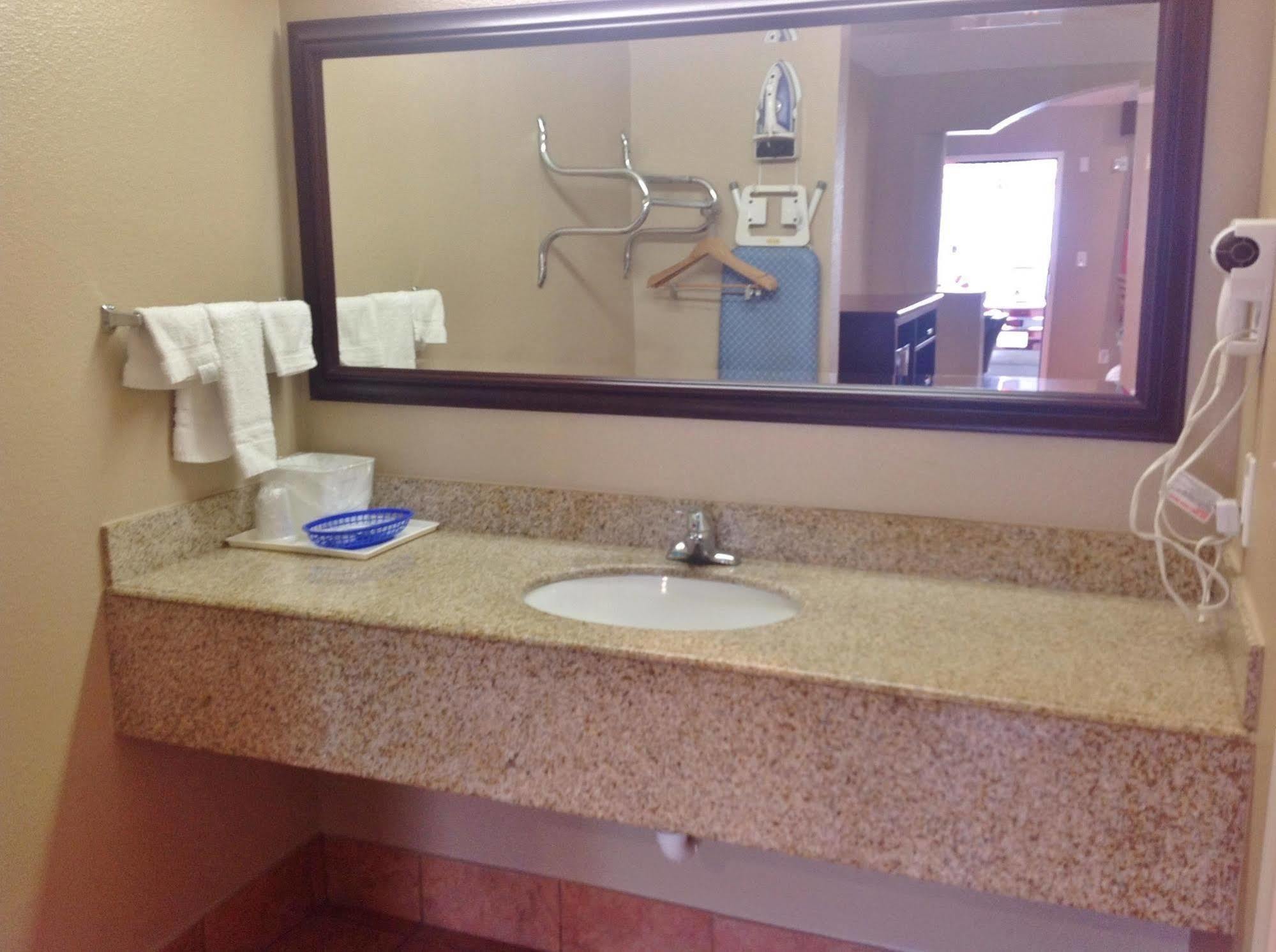 Hotel Americas Best Value And / Tomball Parkway 2*