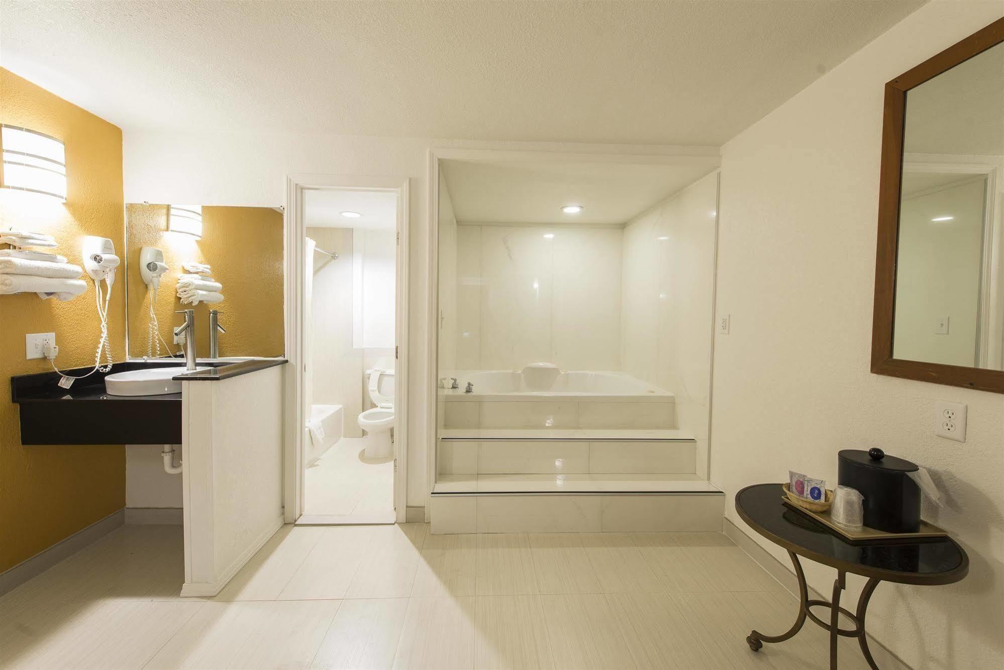 6-houston, Tx - Brookhollow Hotel