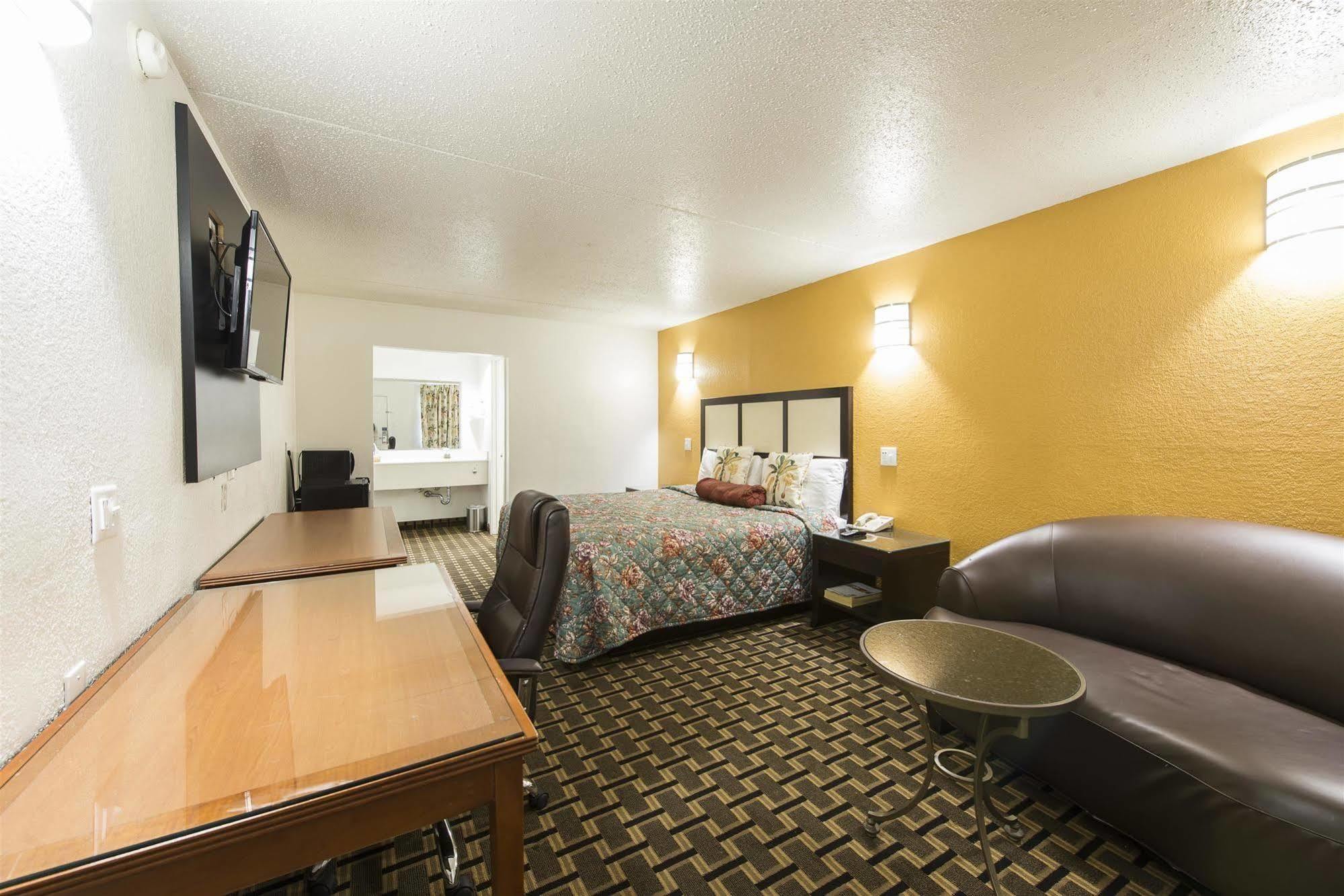 Hotel 6-houston, Tx - Brookhollow