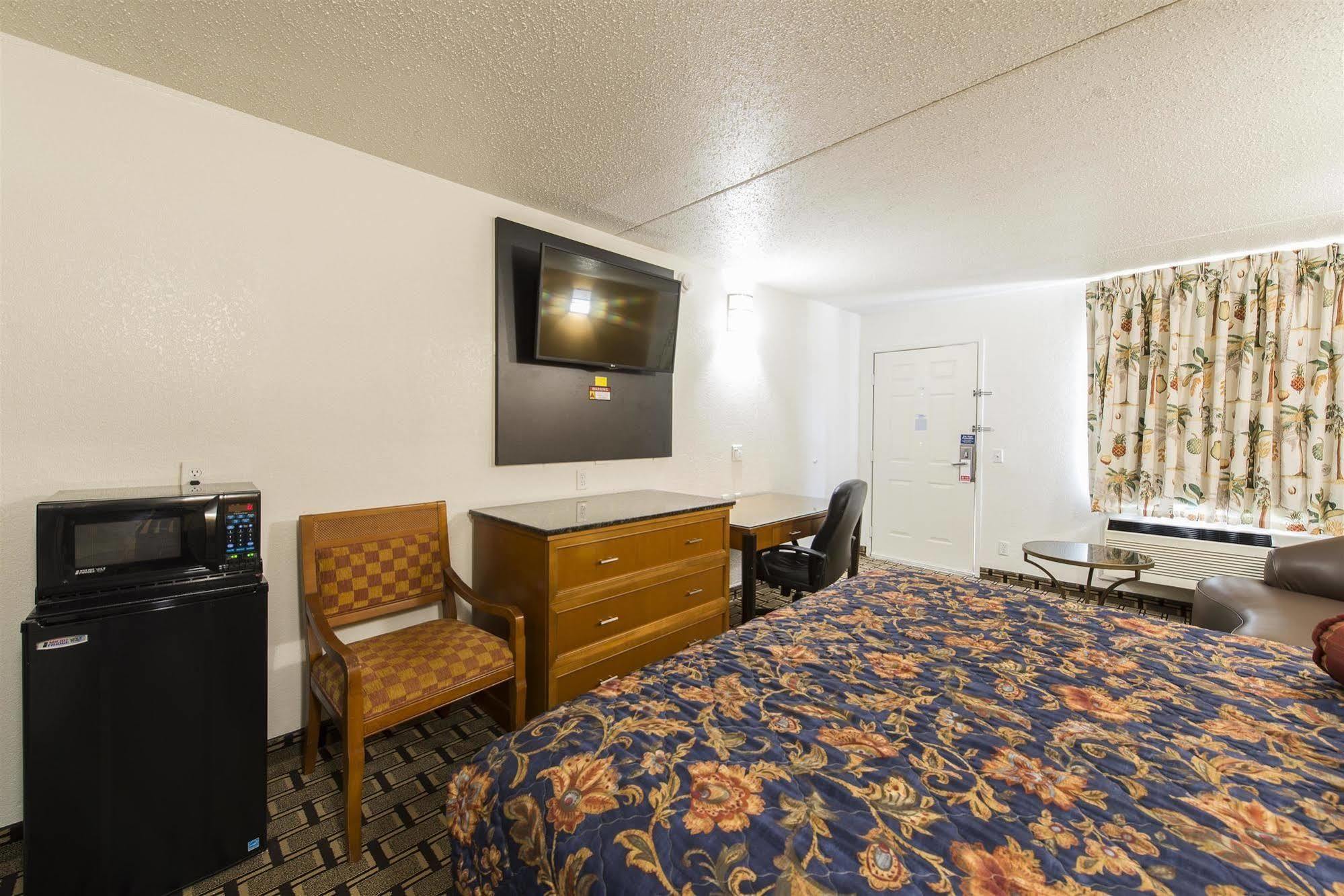 Hotel 6-houston, Tx - Brookhollow