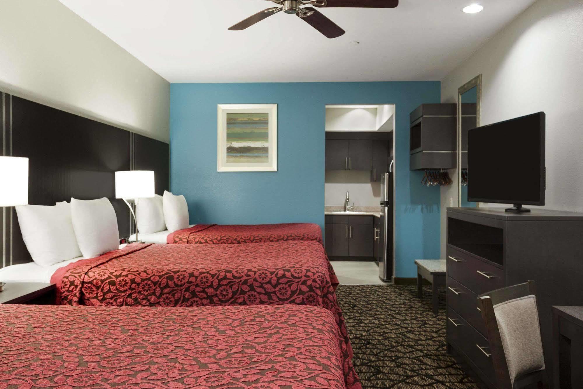 Days & By Wyndham North-spring Houston
