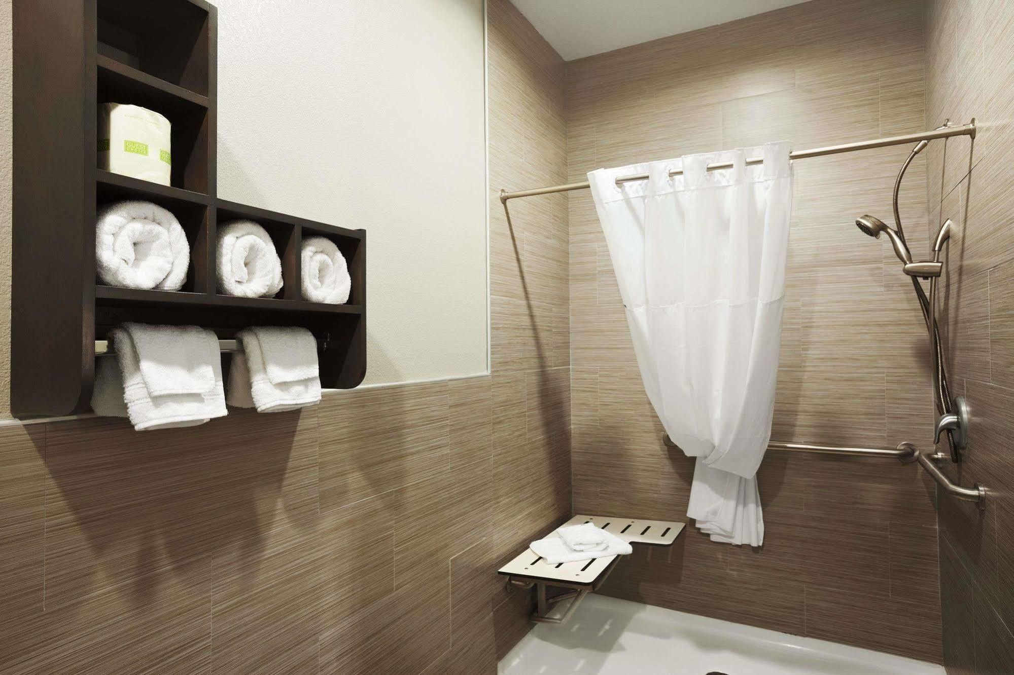 Days & By Wyndham North-spring Motel 2*