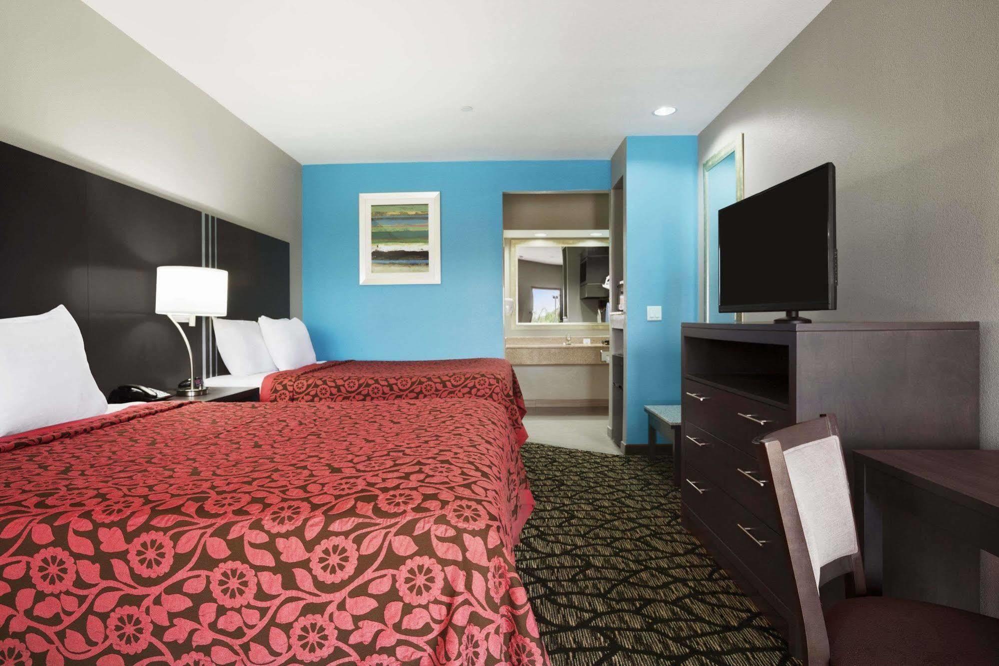 Days & By Wyndham North-spring Houston