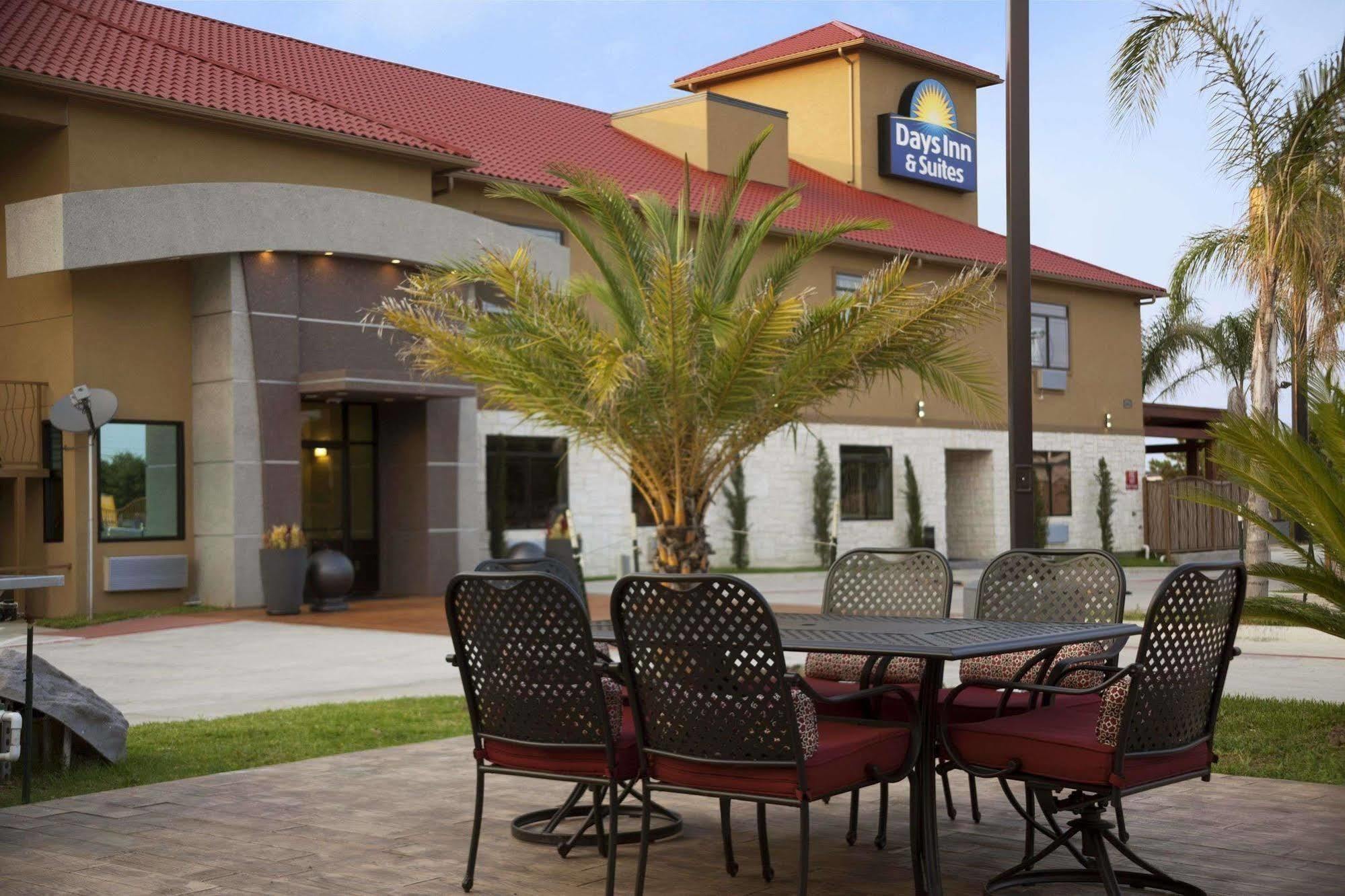 Days & By Wyndham North-spring Motel