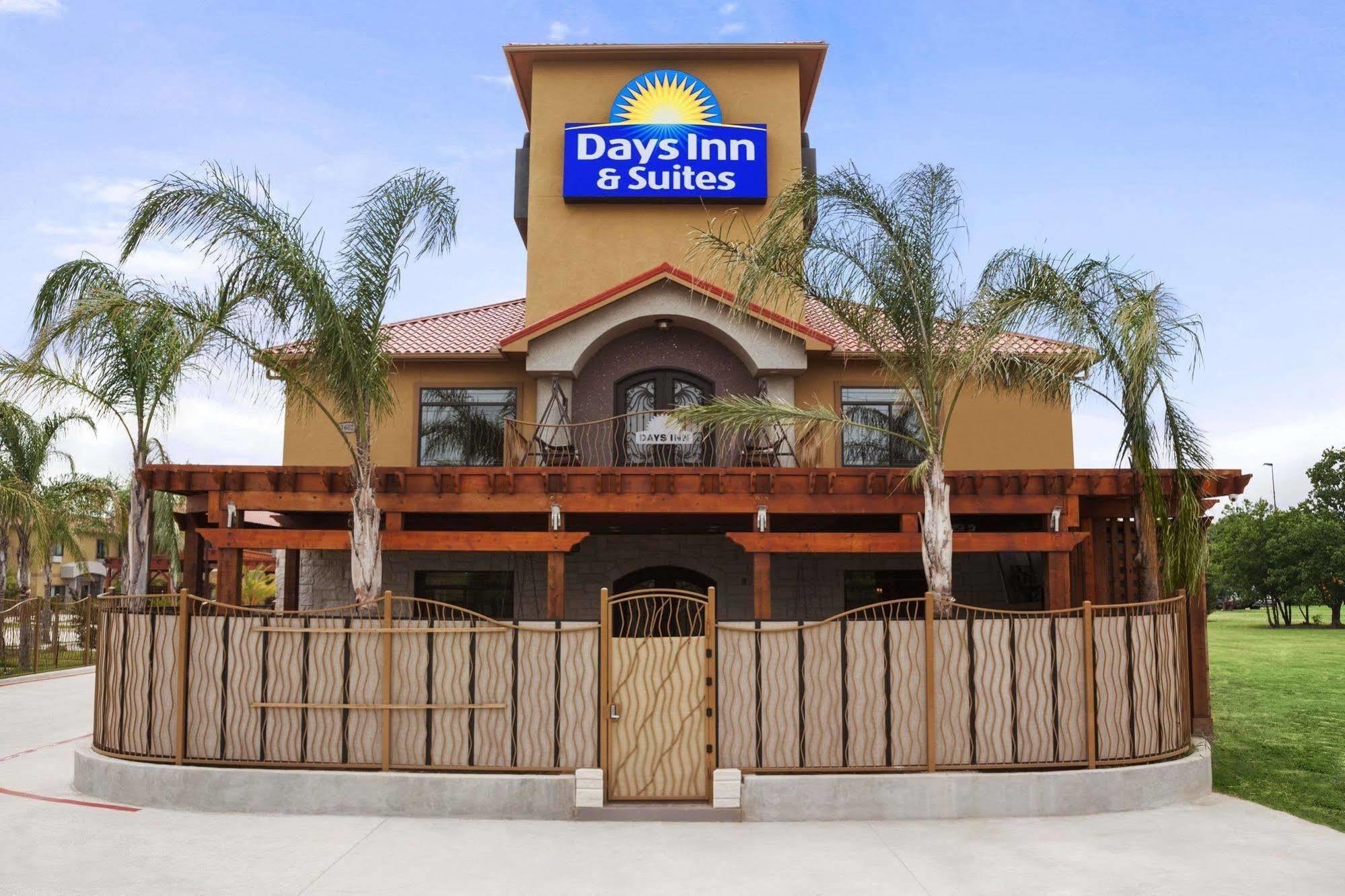Days & By Wyndham North-spring