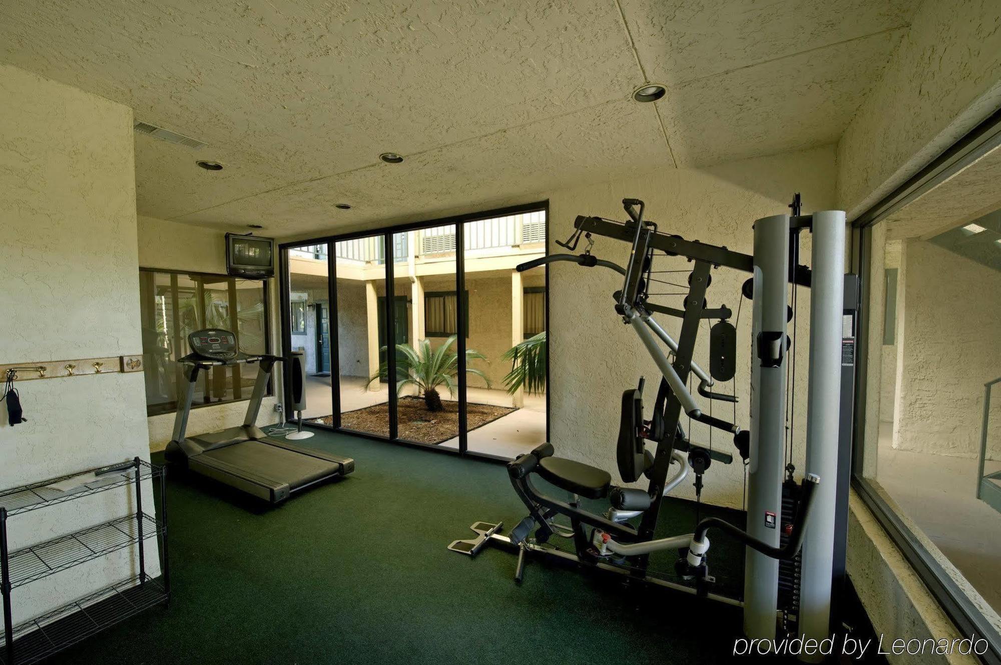 Motel Amerihome & Suites Airport North 2*