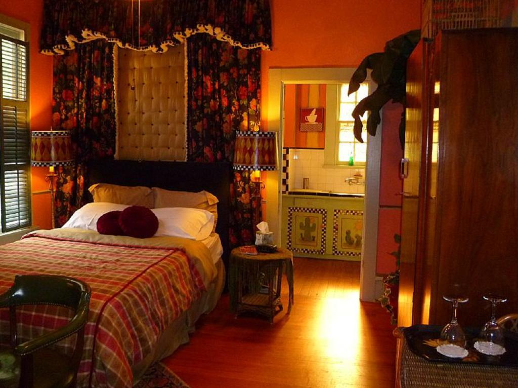 Robin's Nest Bed & Breakfast Houston