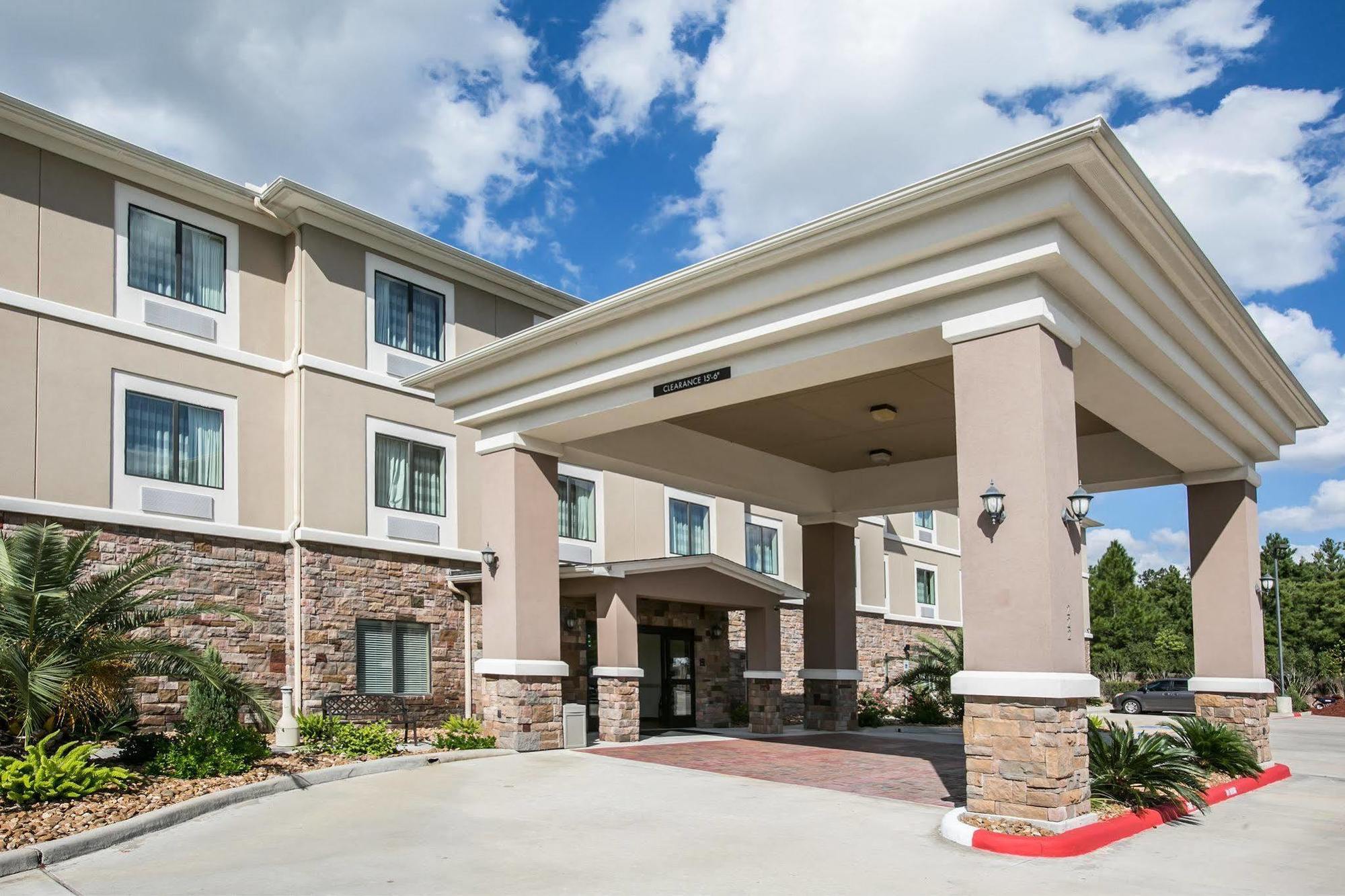 Hotel Restwell & I-45 North