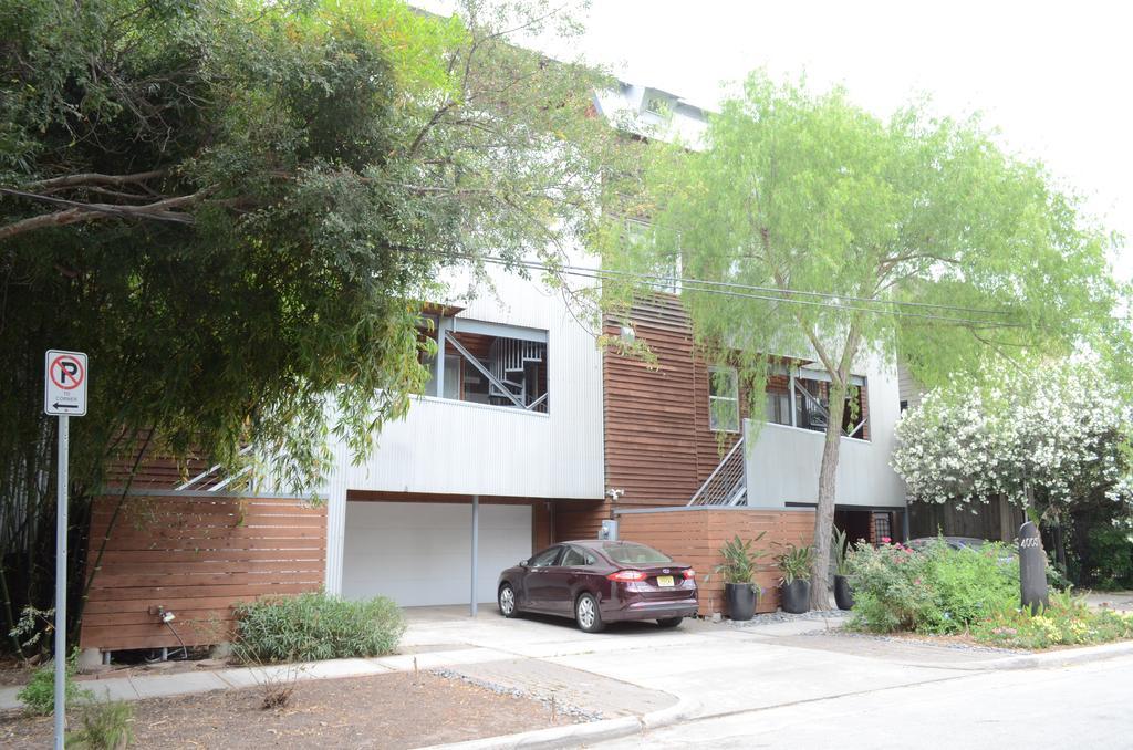 Bed & Breakfast Modern Houston