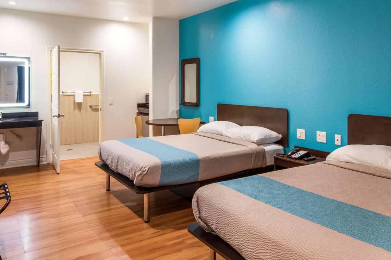 6-houston, Tx - North Hotel