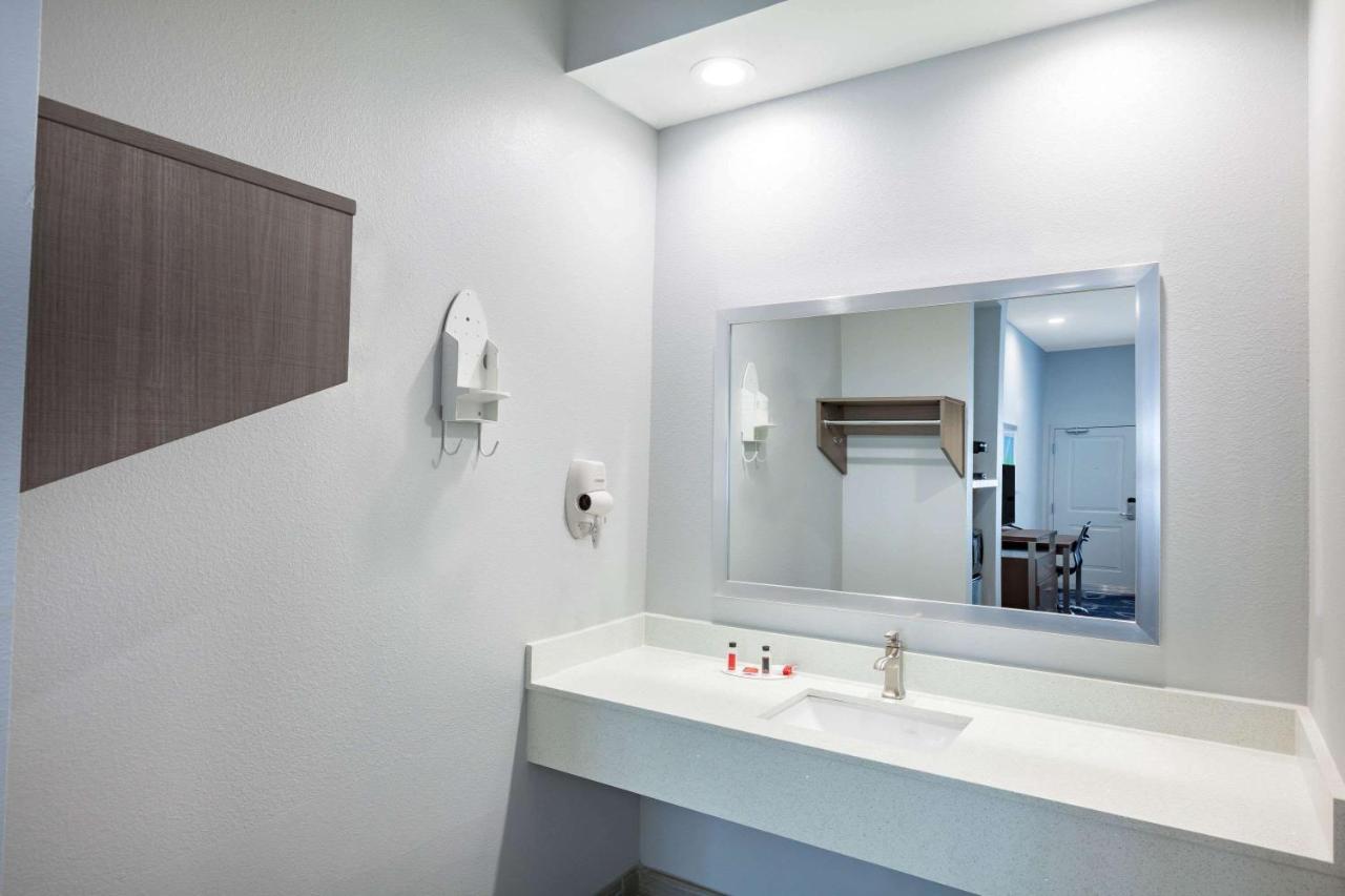 Baymont By Wyndham Hobby Airport