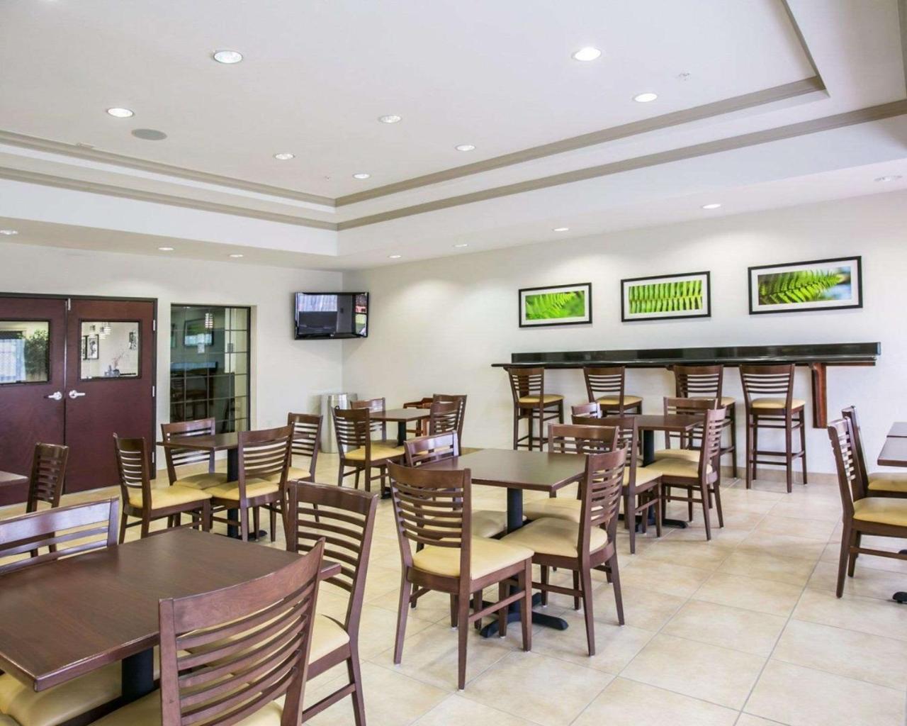 Hotel Restwell & I-45 North Houston