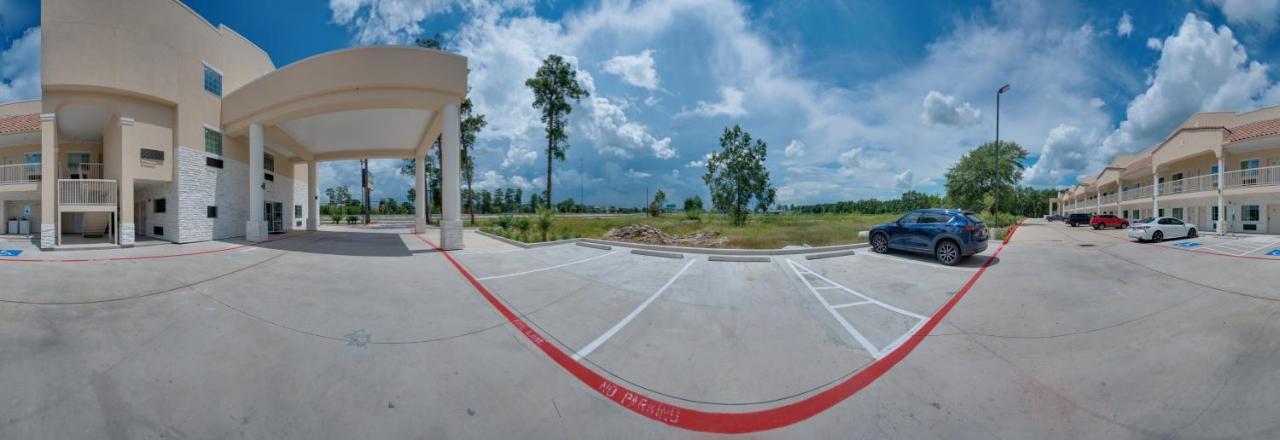 Baymont By Wyndham Kingwood Hotel