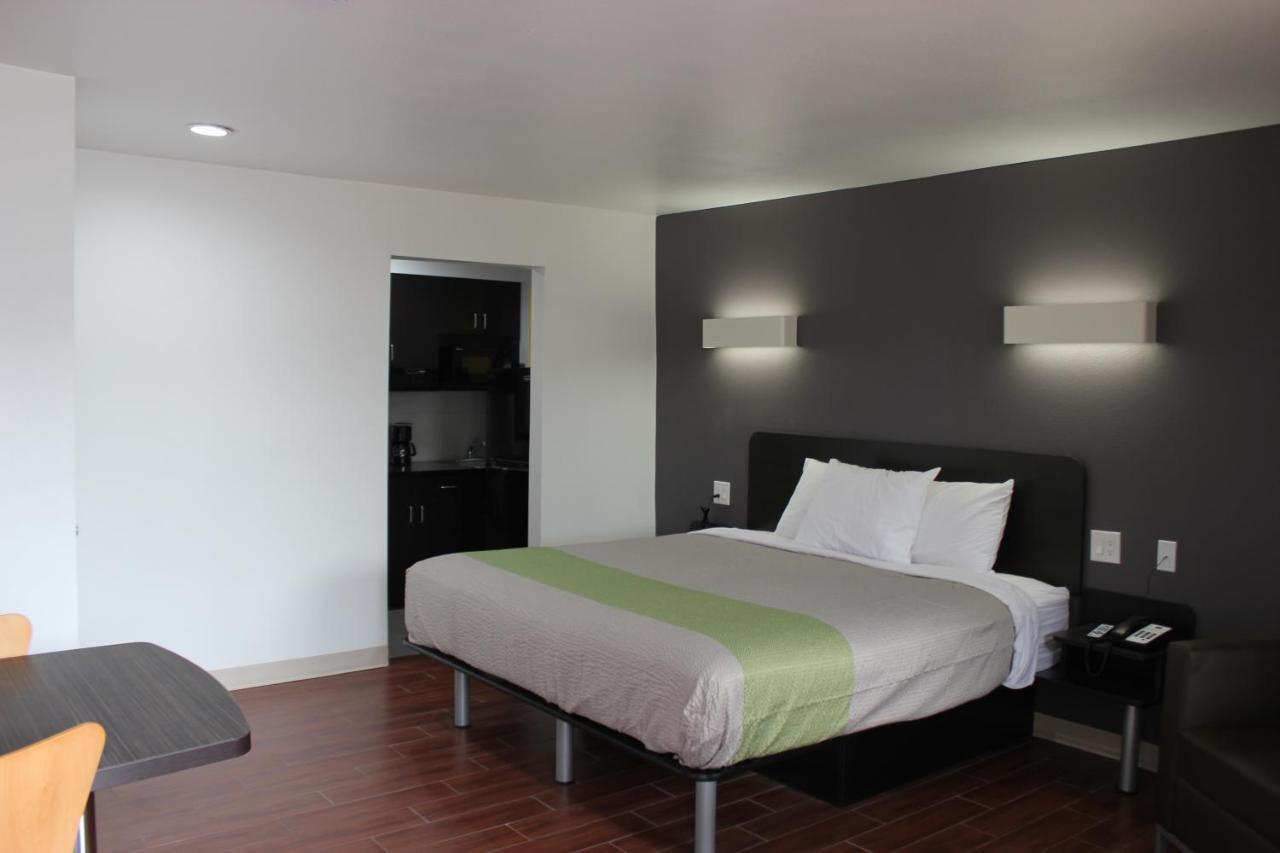 Hotel 6-houston, Tx - East 2*