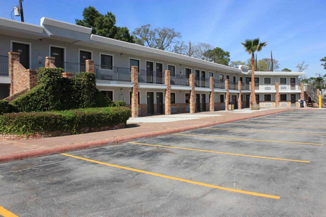Hotel 6-houston, Tx - East Houston