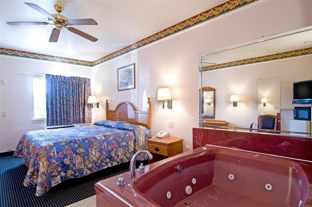 Americas Value Downtown 2*