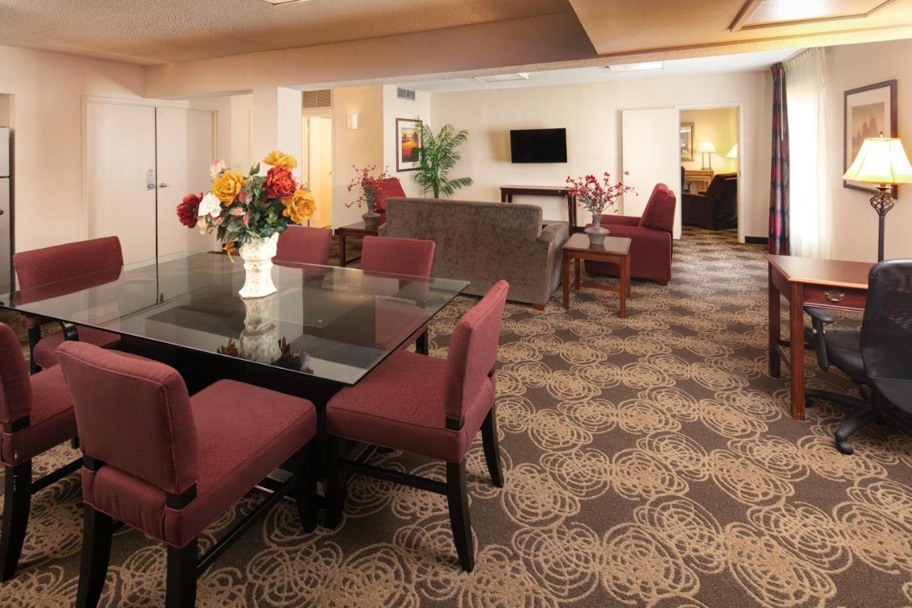 Red Lion Intercontinental Airport 3*