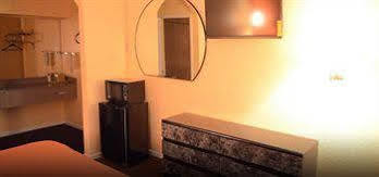 Texan & Motel 2*