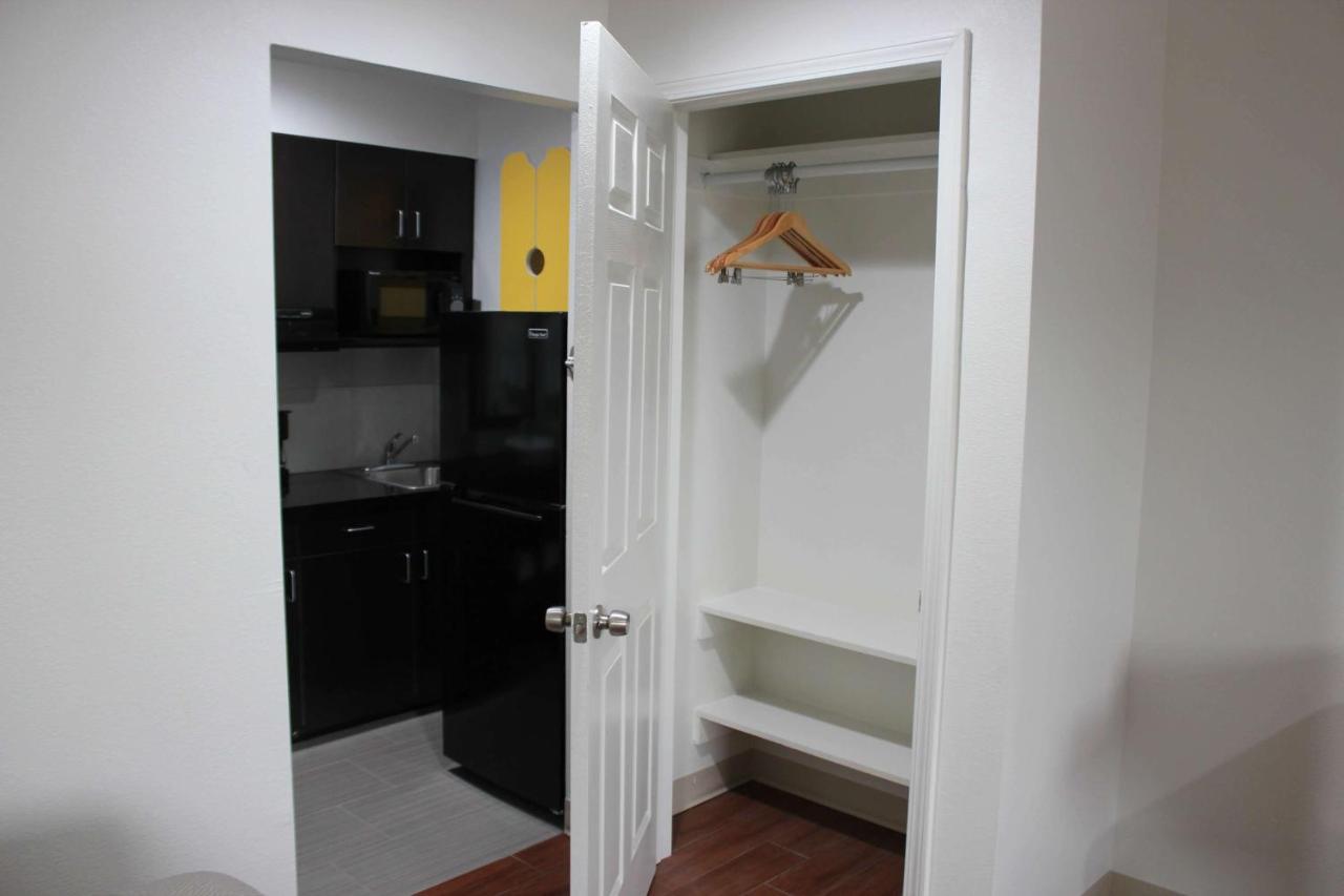 Hotel 6-houston, Tx - East 2*