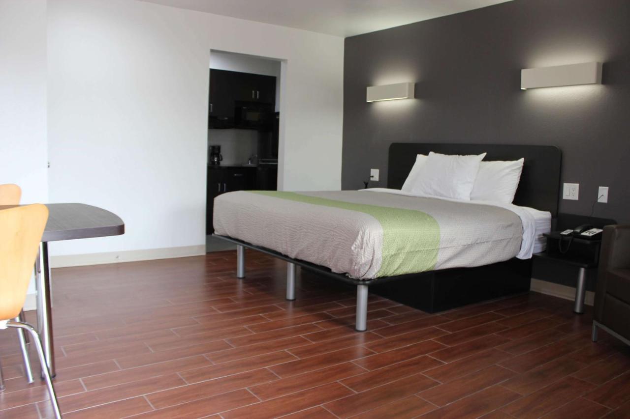 Hotel 6-houston, Tx - East Houston