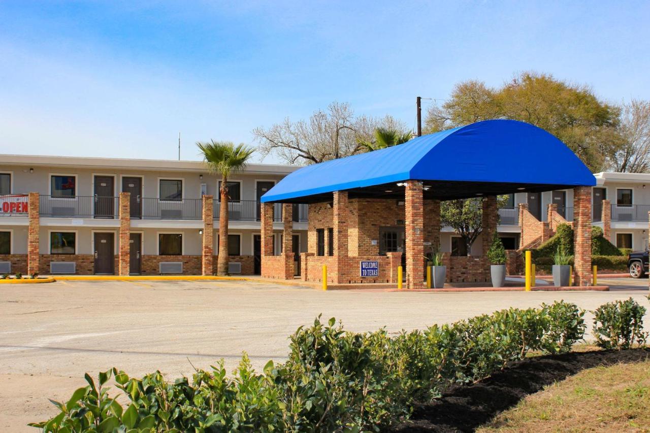 Hotel 6-houston, Tx - East Houston