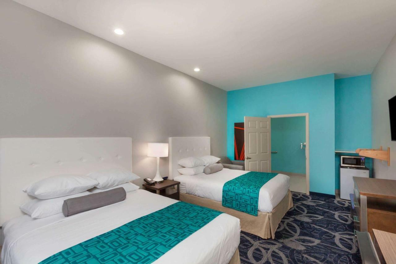 Americas Value Willowbrook Hotel 2*