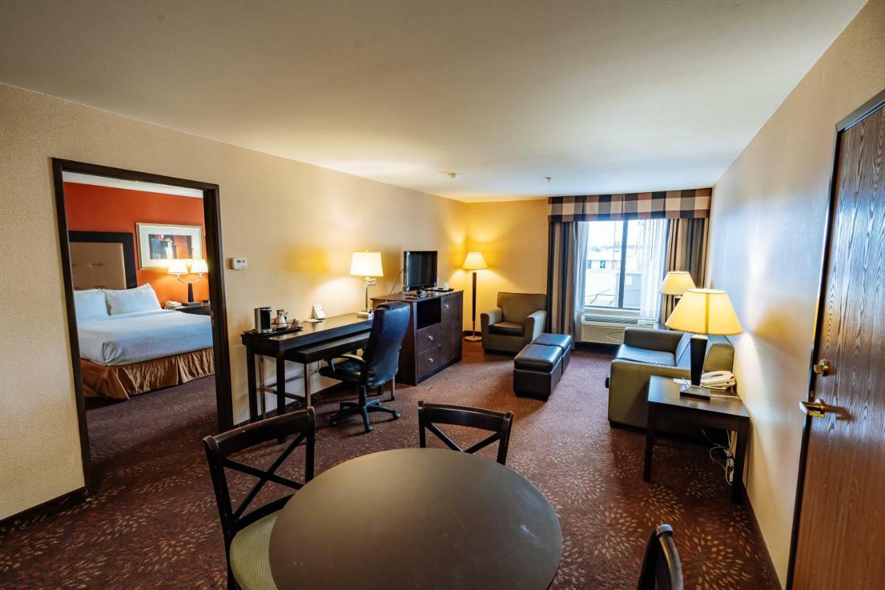 Wyndham Garden Willowbrook
