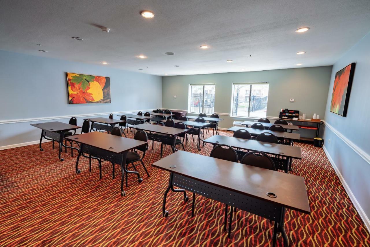 Hotel Wyndham Garden Willowbrook 3*