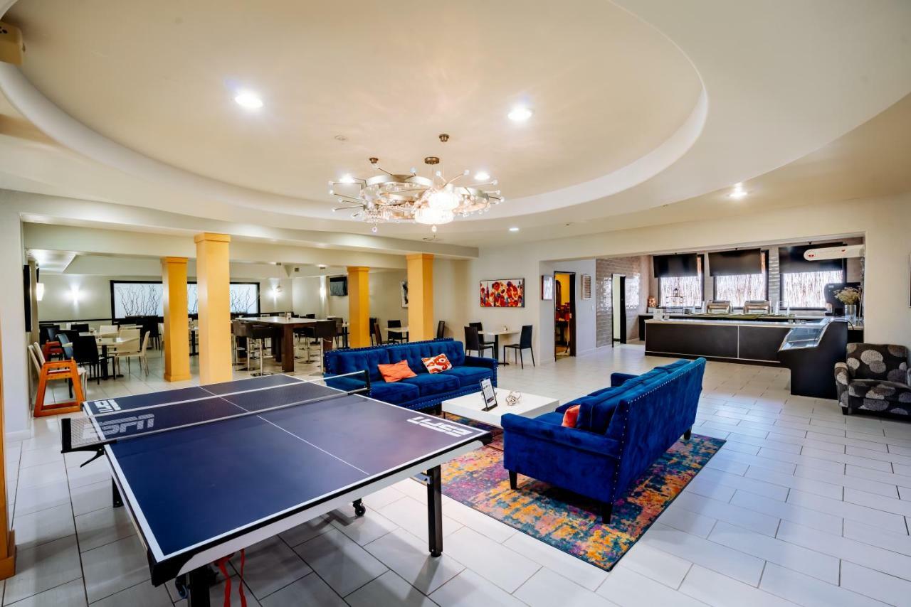 Wyndham Garden Willowbrook Hotel