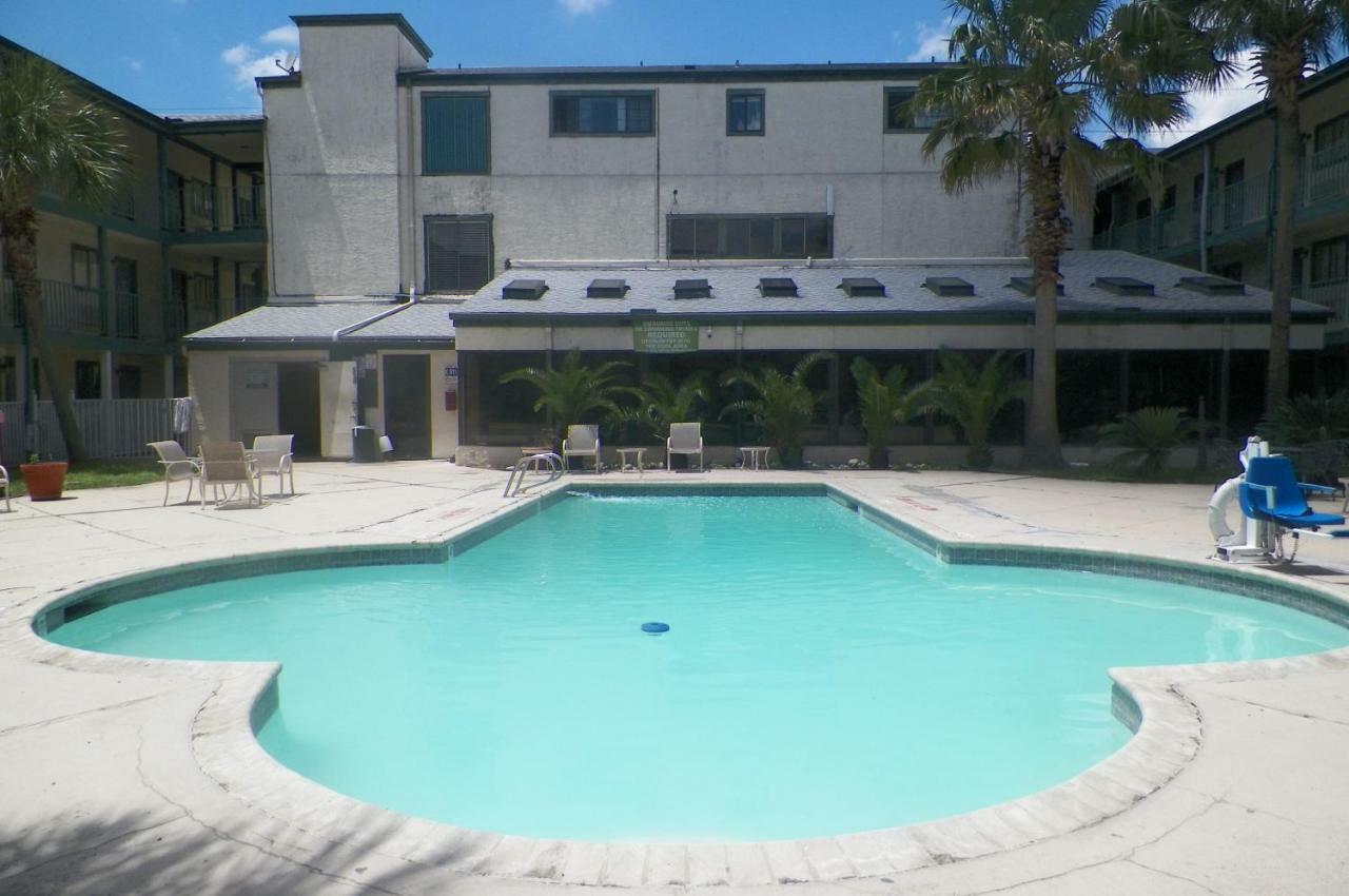 Amerihome & Suites Airport North Houston